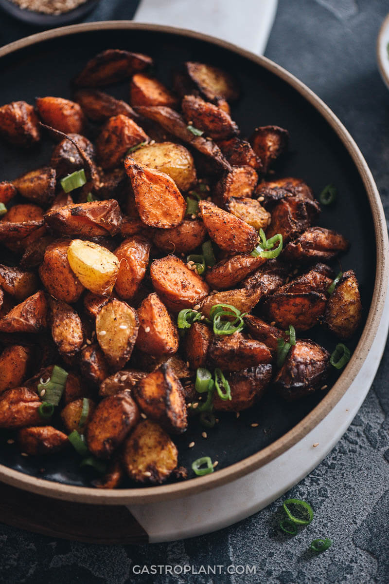 Easy spiced air fryer carrots close-up