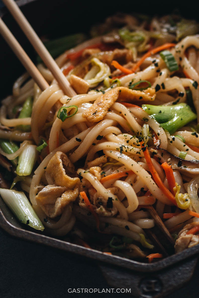 Easy vegetable yaki udon close-up