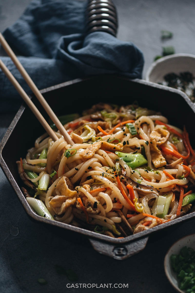 Easy plant-based stir-fried udon noodles