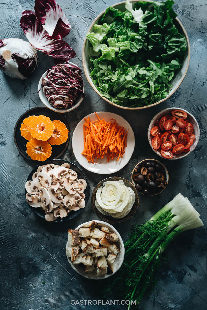 Ingredients for the salad: arugula, romaine, radicchio, orange, carrot, tomato, fennel root, olives, mushrooms, croutons