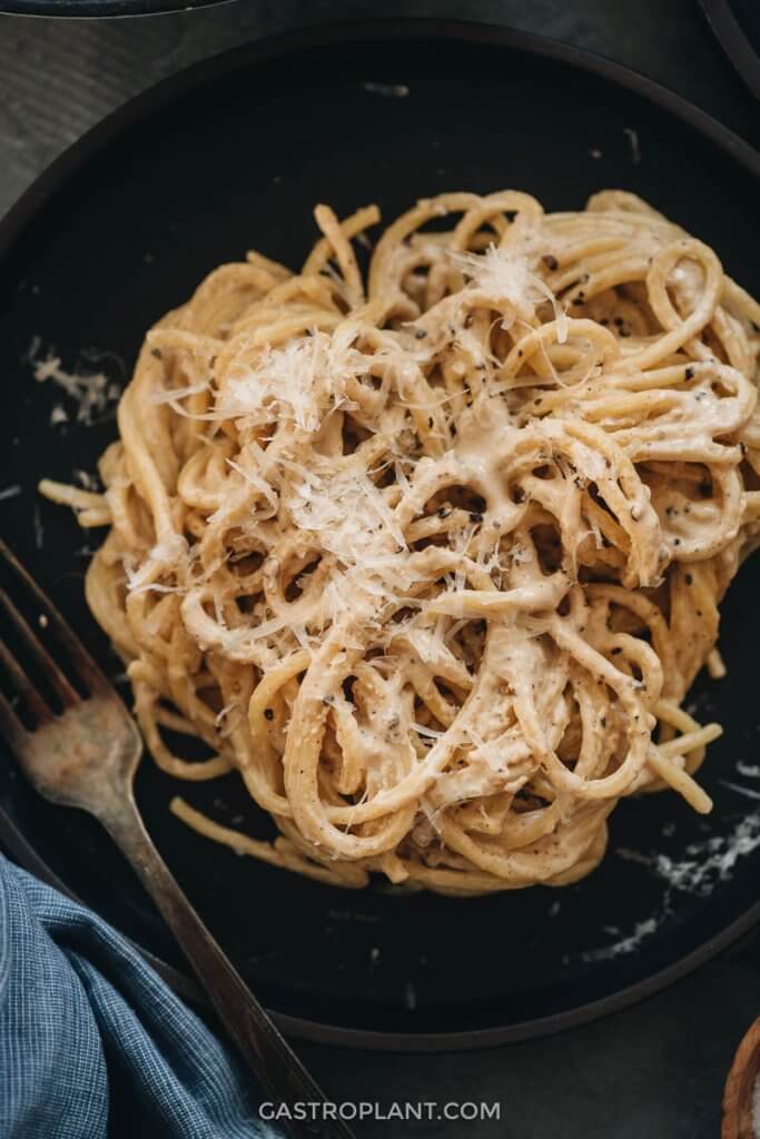 Easy creamy vegan cacio e pepe pasta