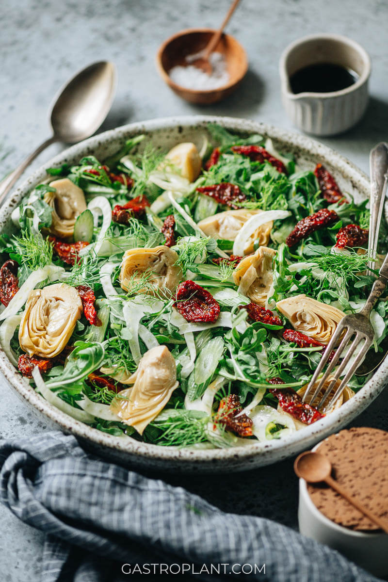 Easy Fennel Arugula Salad with Sundried Tomatoes and Artichoke Hearts